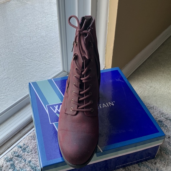 Burgundy women’s booties. - Picture 2 of 4